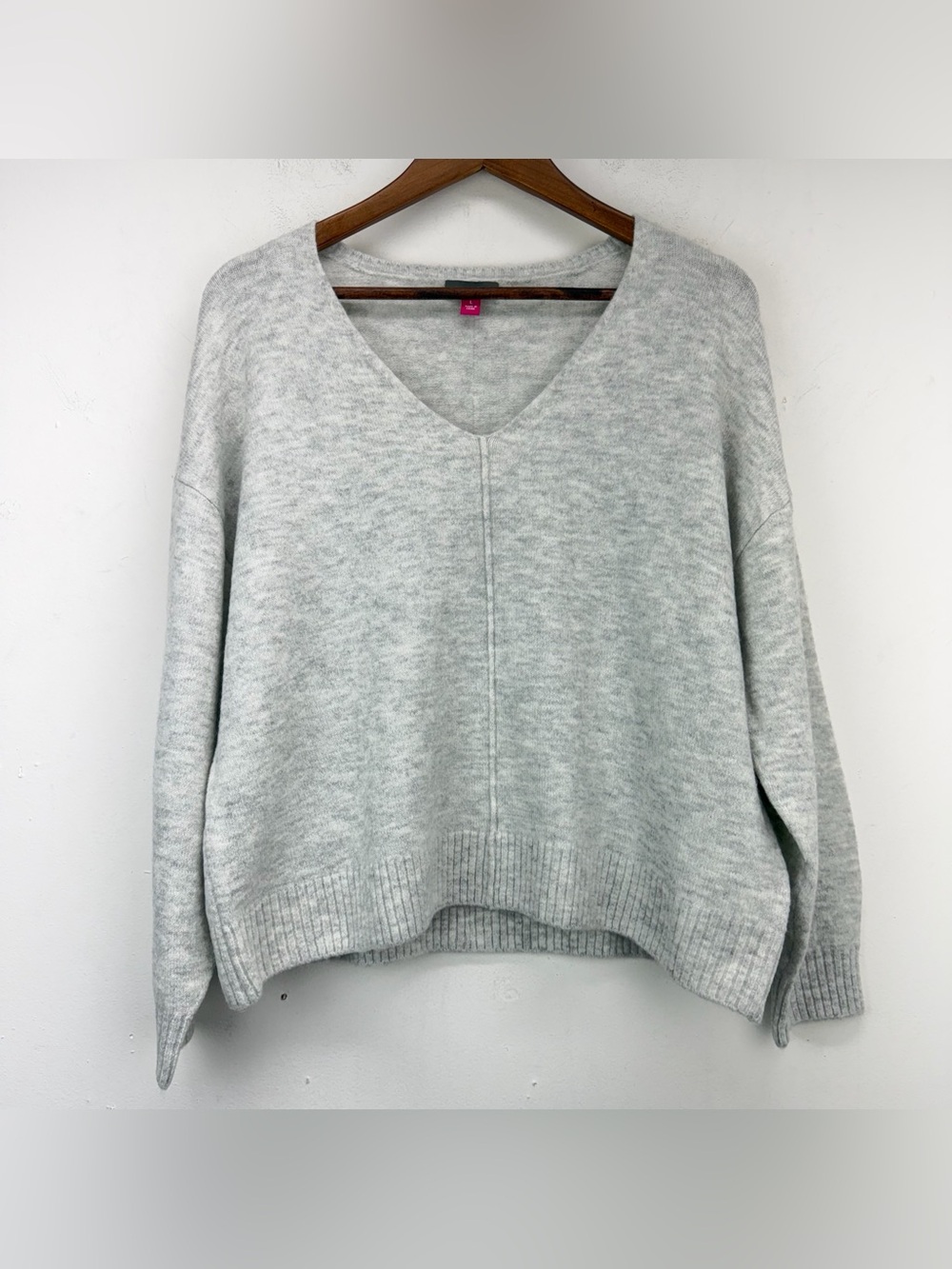 Vince Camuto size Large Women’s Gray V-neck Pullover Sweater NWT